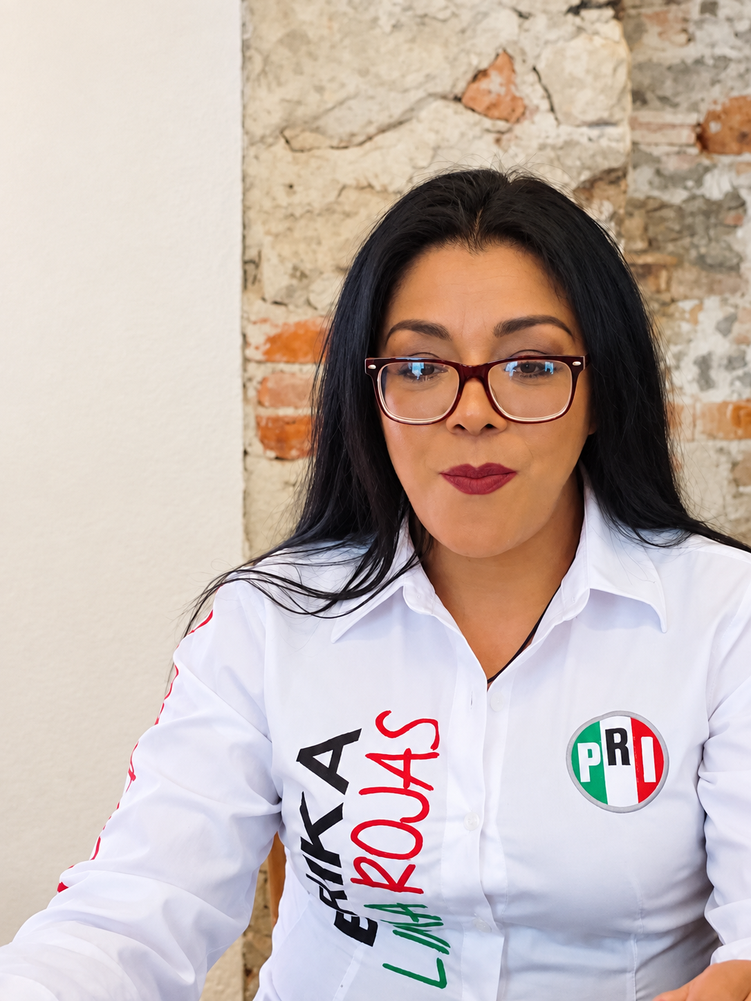 Erika Lima Rojas, secretaria general de la CNC en Puebla, durante la reunión con columnistas