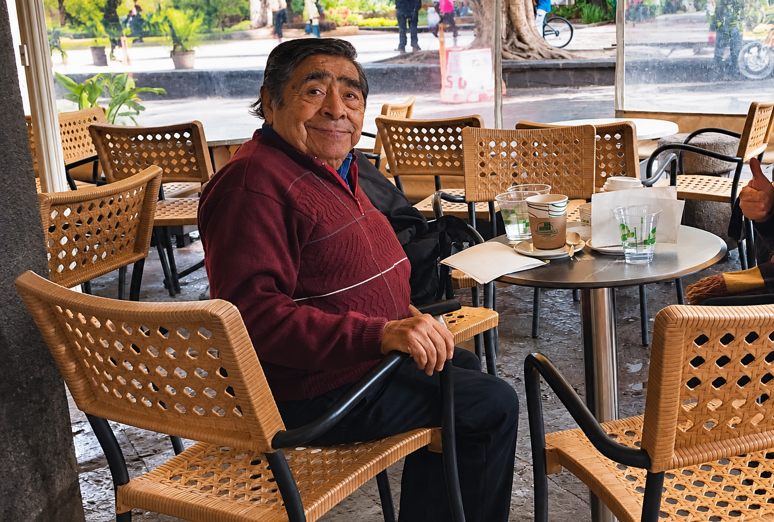 Rafael González Fuentes, 'Rafita', en una de las cafeterías del Centro Histórico de Puebla que solía frecuentar